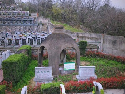 白龙山思亲陵华侨永久墓园