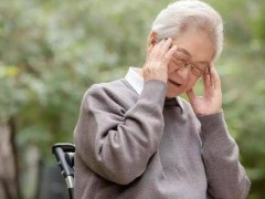 老年人中风前兆警示：8个不容忽视的迹象需特别注意